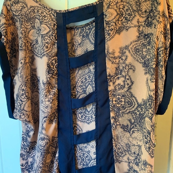 Paisley patterned top with open back - Picture 4 of 4